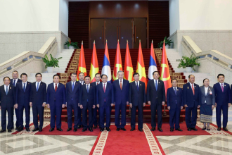 Vietnam, Laos issue joint statement on occasion of Party chief’s Laos visit